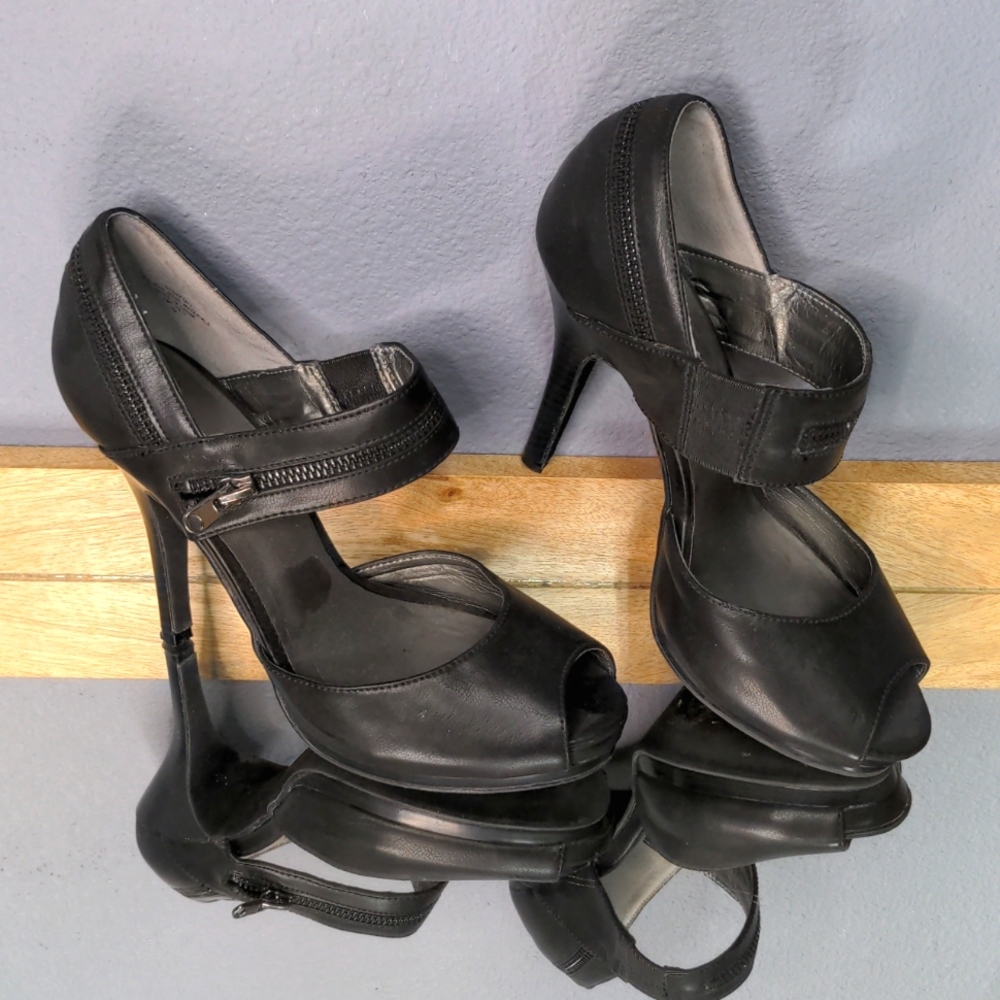 sz 7 black Nine&co open toe pumps zipper accents slip on ankle strap has elastic